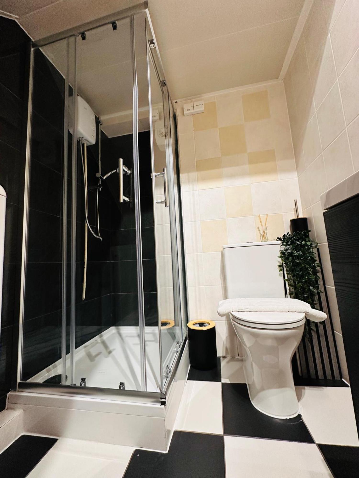 R2 - Elegant Private Room Opposite Queen Elizabeth Hospital - Harborne Birmingham Exterior photo