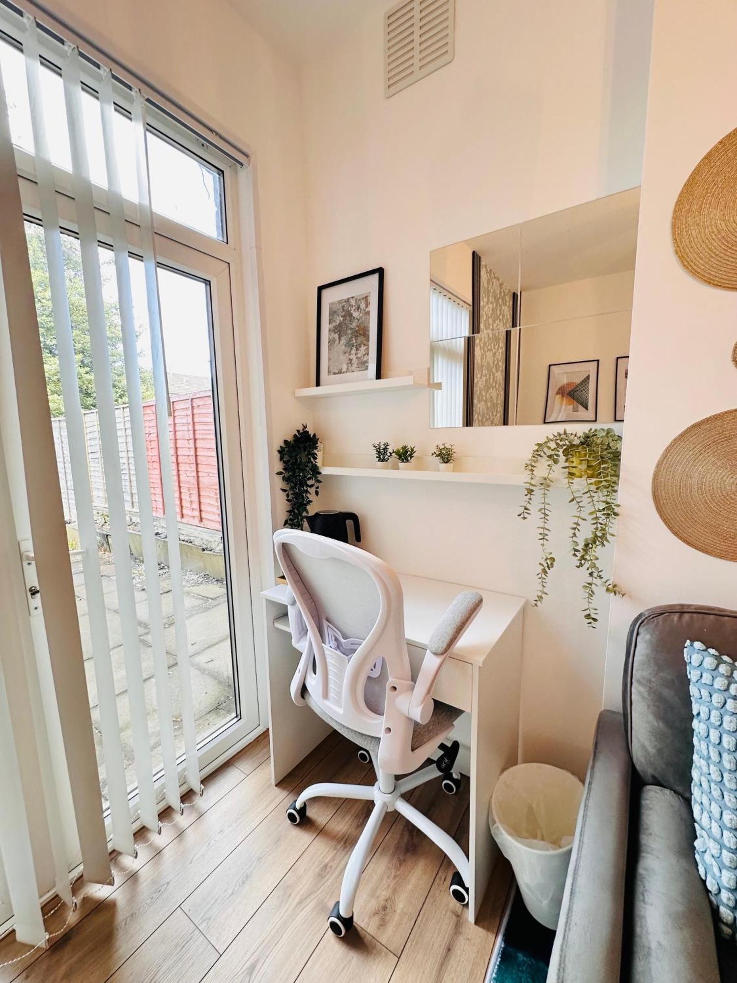 R2 - Elegant Private Room Opposite Queen Elizabeth Hospital - Harborne Birmingham Exterior photo